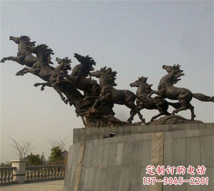 河源八匹奔马铜雕