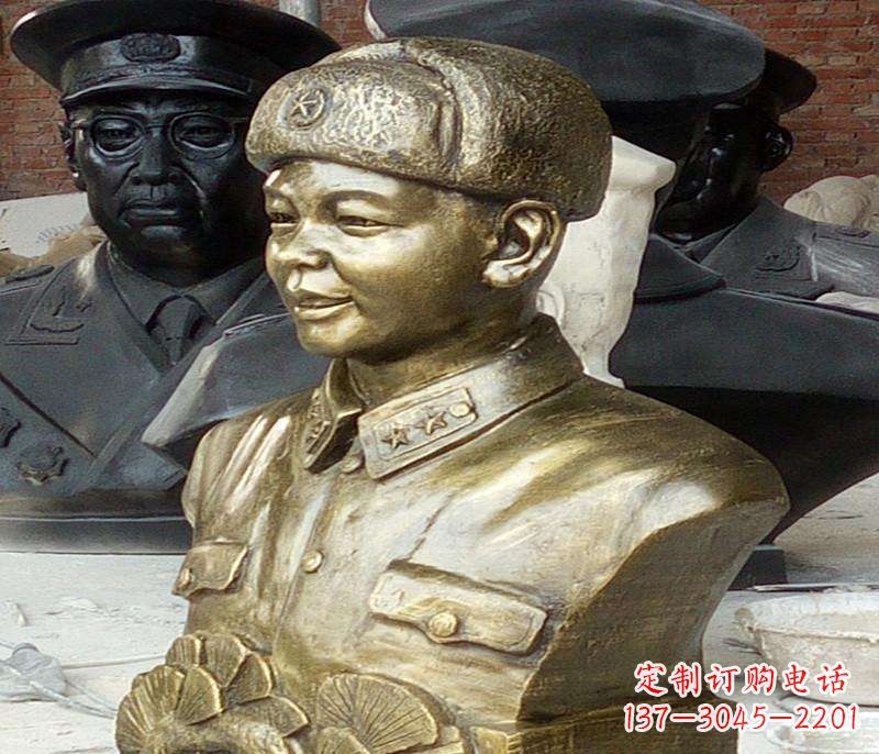 河源半身雷锋铜像
