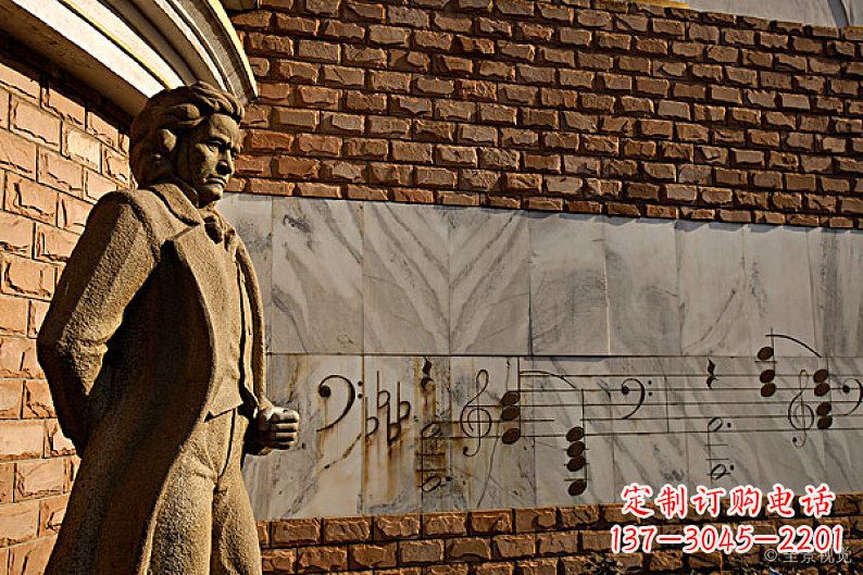 河源贝多芬和钢琴的广场雕塑