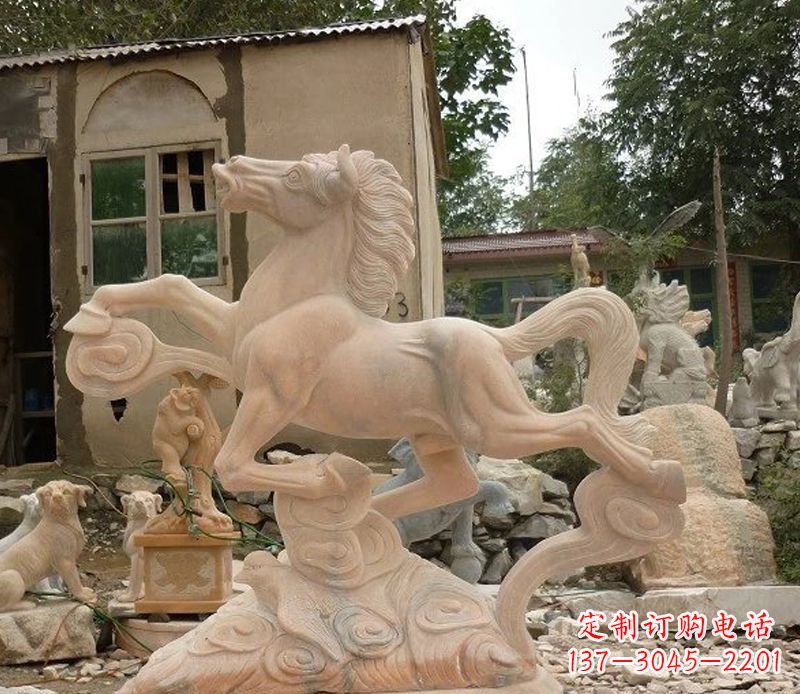 河源奔马石雕晚霞红动物雕塑