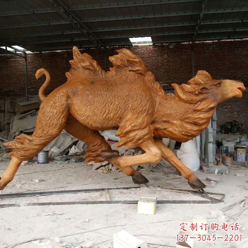 河源奔跑的骆驼仿真雕塑