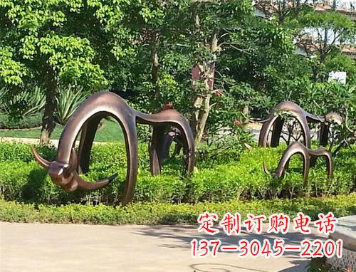 河源玻璃钢动物雕塑 抽象牛-公园草坪动物雕塑摆件
