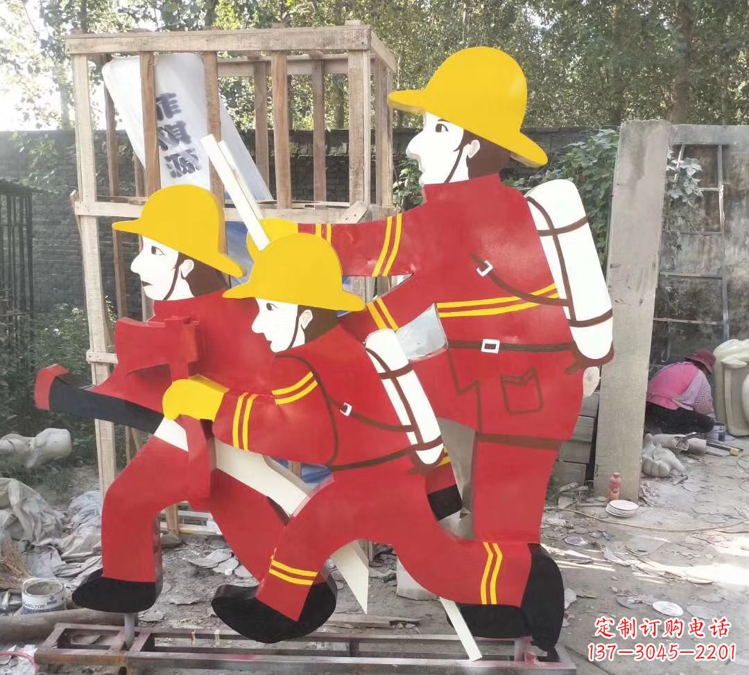 河源玻璃钢动漫消防员 园林景观雕塑