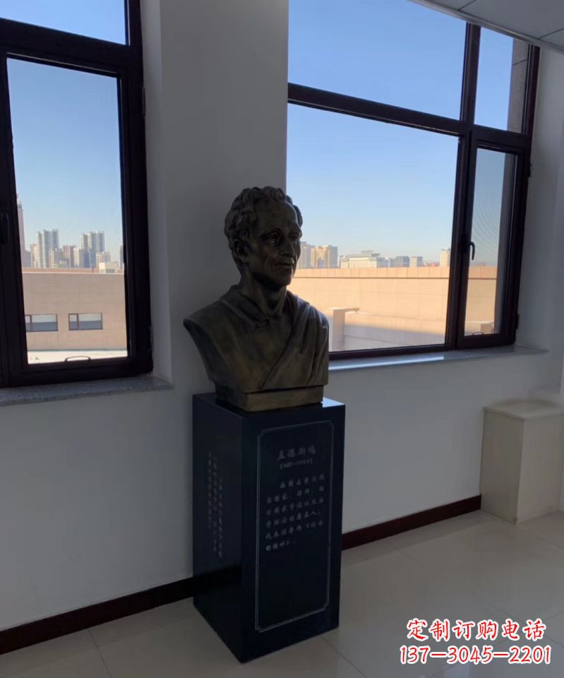 河源玻璃钢仿铜西方名人孟德斯鸠头像