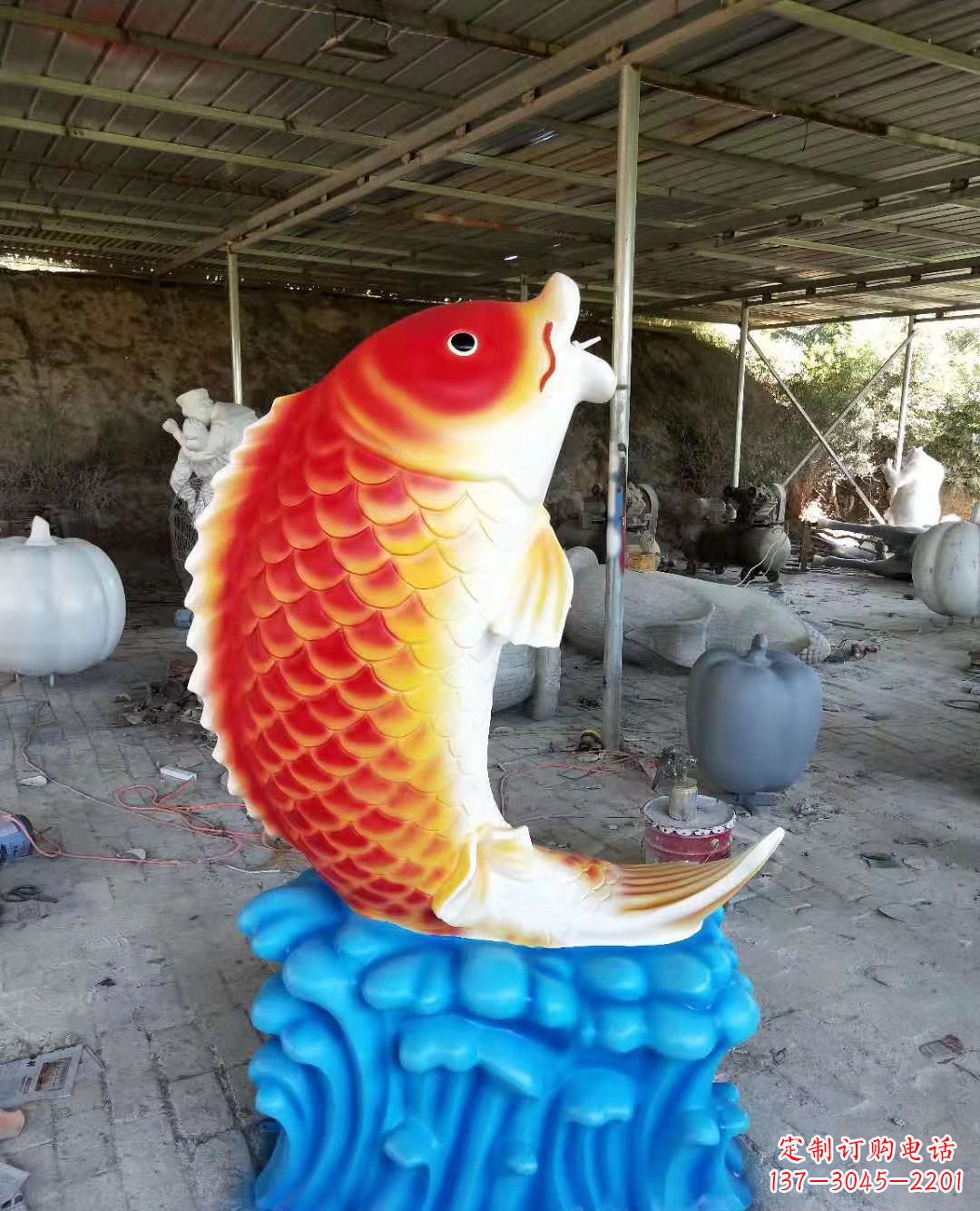 河源玻璃钢仿真鲤鱼喷泉雕塑