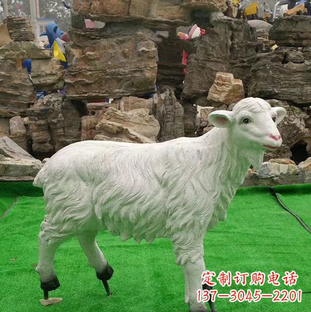 河源玻璃钢仿真绵羊动物雕塑