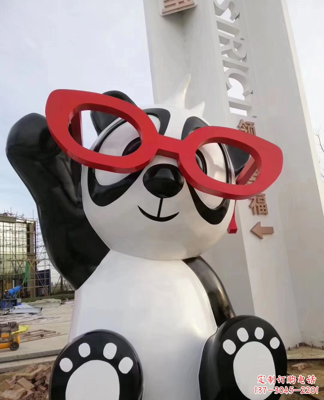 河源玻璃钢卡通熊猫雕塑户外摆件