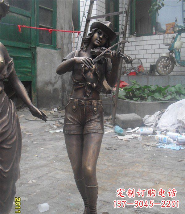 河源玻璃钢美女演奏仿铜人物雕塑