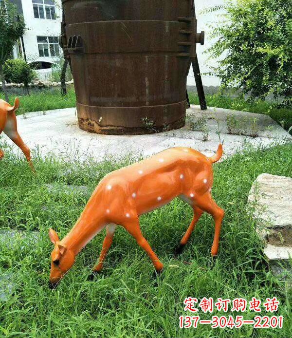 河源玻璃钢喷漆动物梅花鹿雕塑