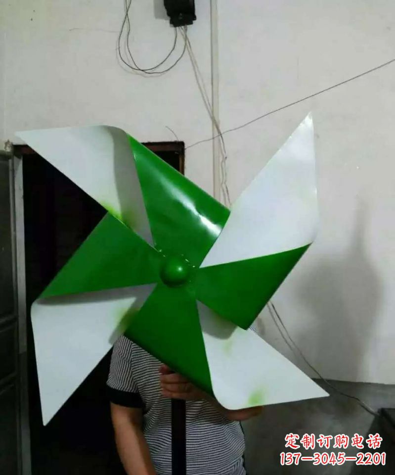 河源不锈钢彩色风车雕塑