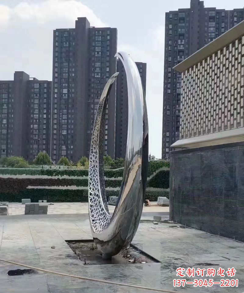 河源不锈钢抽象月亮雕塑户外摆件