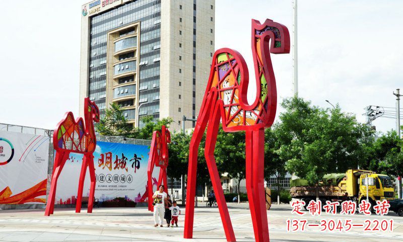 河源不锈钢大型抽象骆驼雕塑