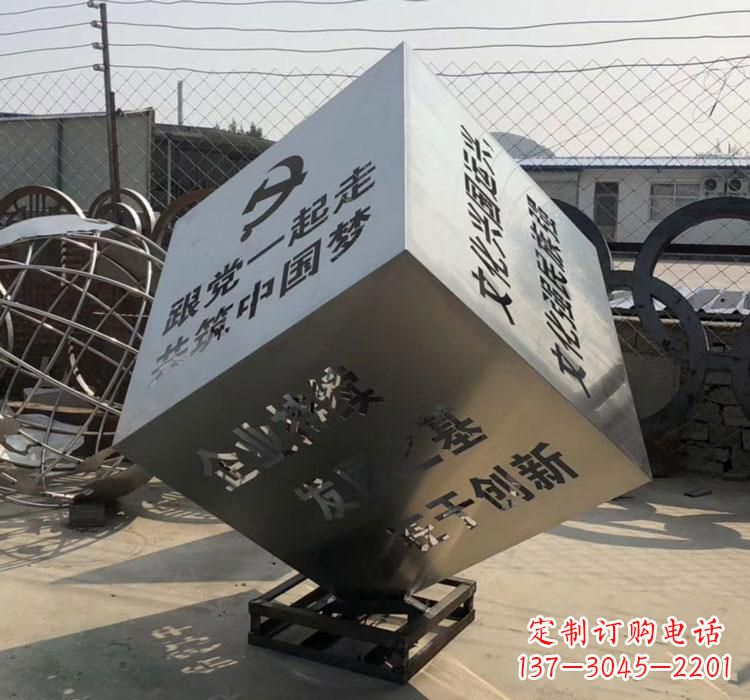 河源不锈钢灯饰魔方雕塑