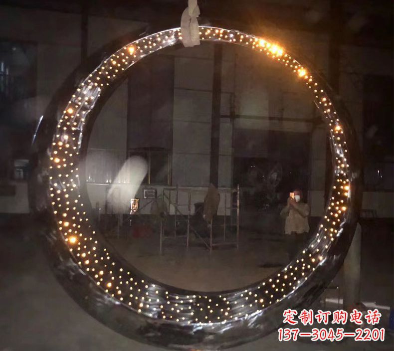 河源璀璨夜空,不锈钢发光月亮雕塑