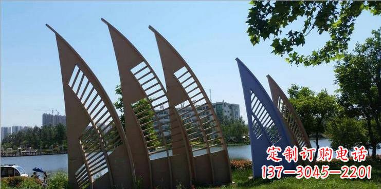 河源不锈钢公园的船帆雕塑