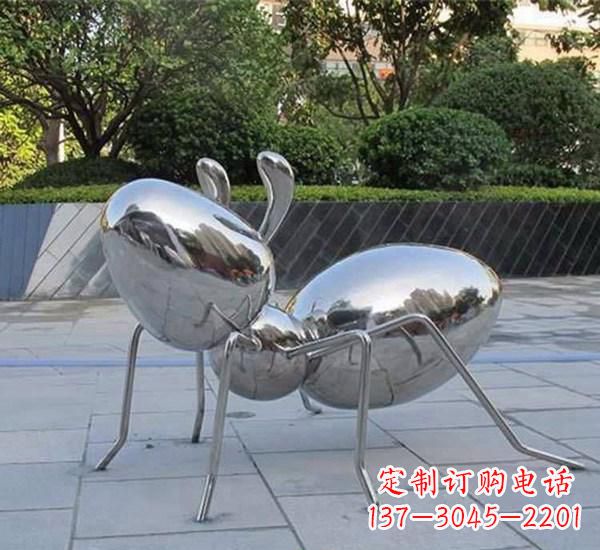 河源不锈钢公园镜面蚂蚁雕塑