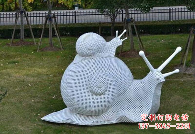 河源不锈钢公园的“母子蜗牛”雕塑