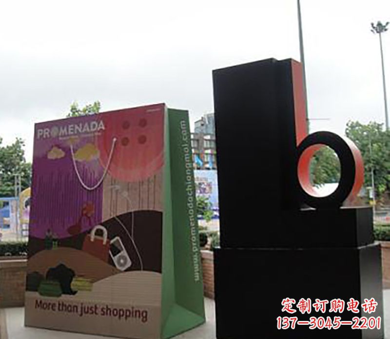 河源不锈钢购物袋雕塑为公园带来现代风格