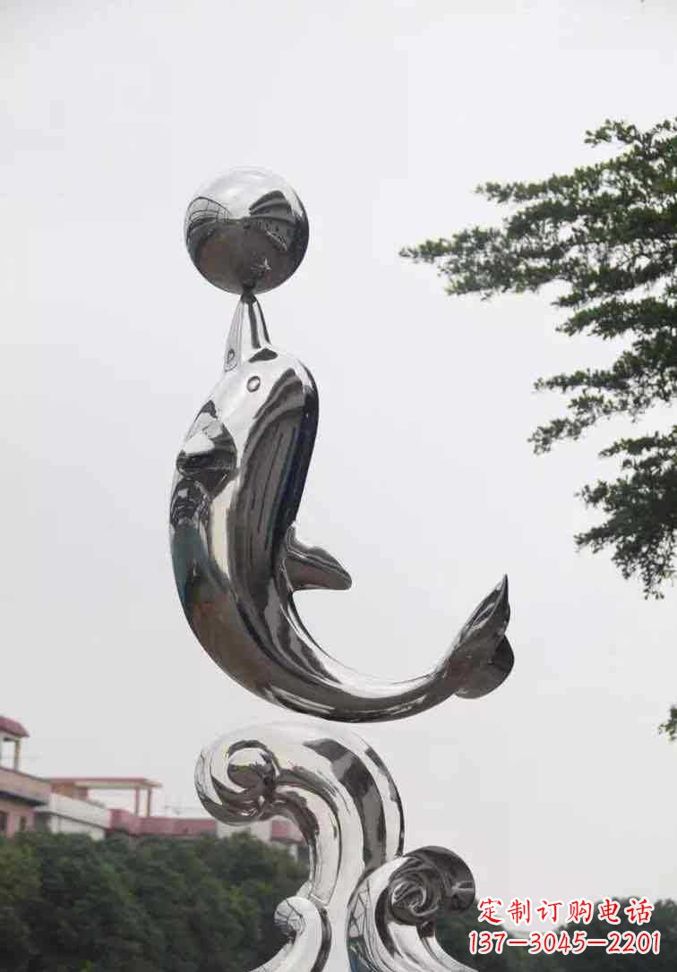 河源不锈钢广场顶球的海豚雕塑
