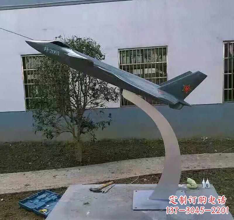河源不锈钢广场飞机雕塑