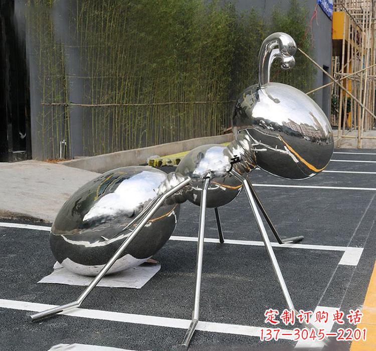 河源不锈钢蚂蚁雕塑——象征力量与智慧