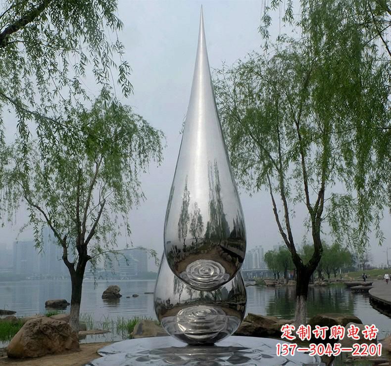 河源不锈钢广场的水滴雕塑