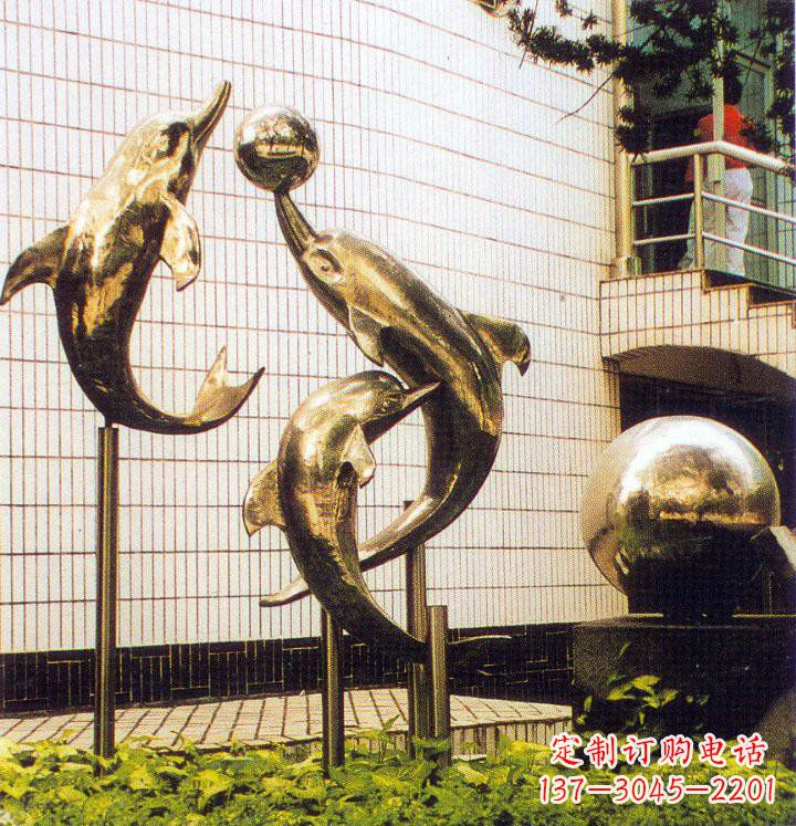 河源海豚跃动的校园雕塑