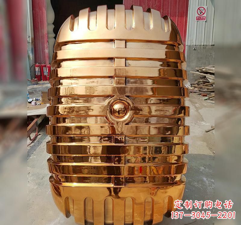 河源不锈钢话筒雕塑传承历史的象征