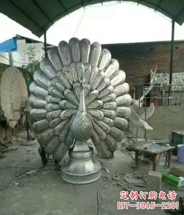 河源该孔雀雕塑