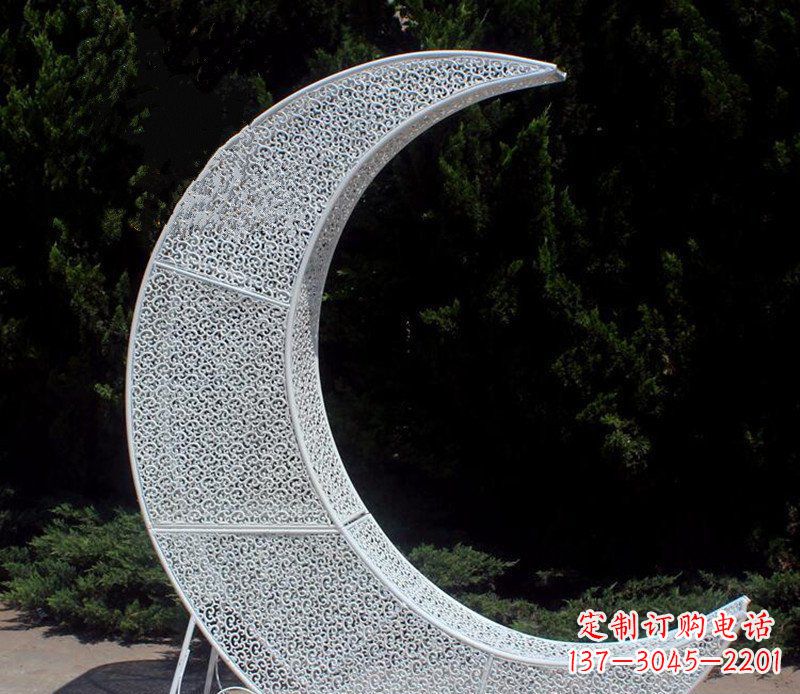 河源不锈钢镂空弯月亮公园景观雕塑