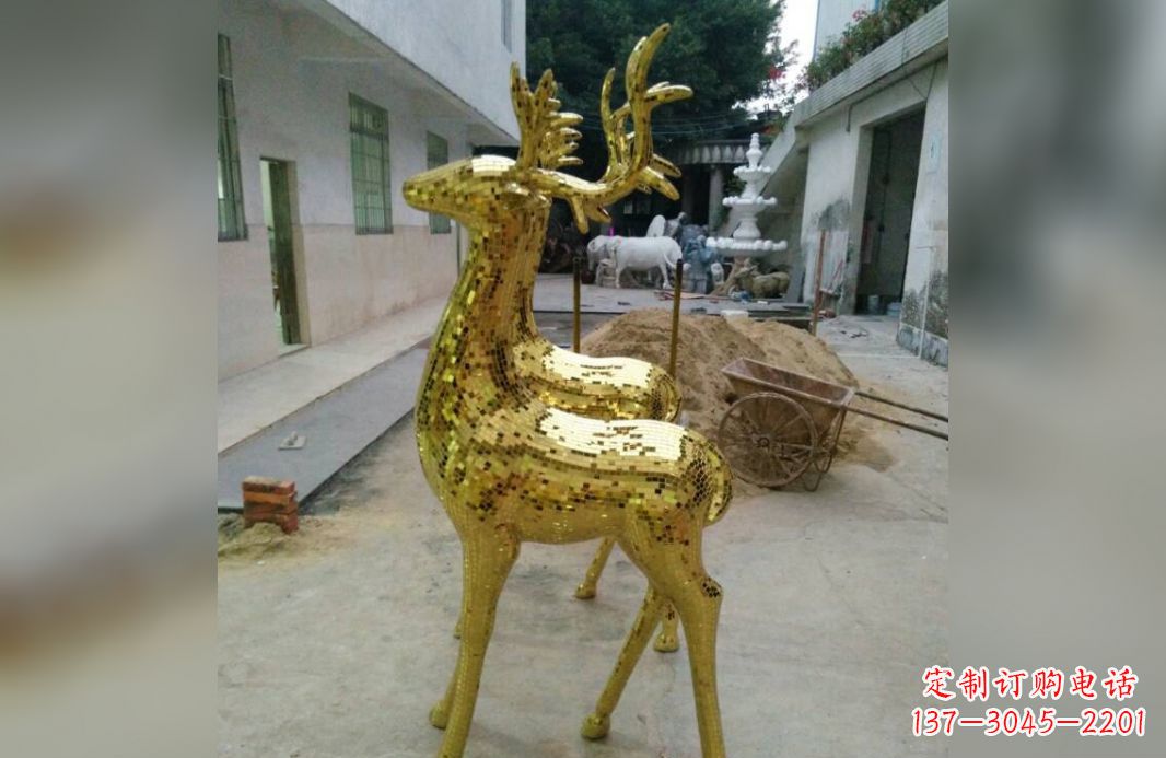 河源不锈钢鹿公园的动物雕塑