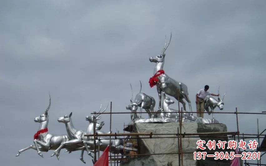 河源不锈钢鹿群动物景观雕塑