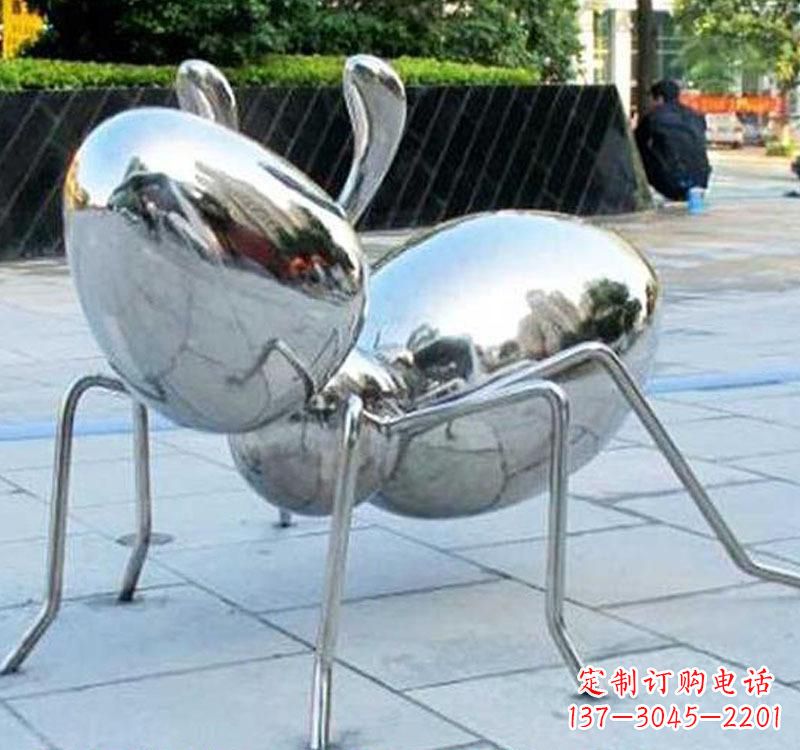 河源不锈钢蚂蚁雕塑一座象征努力的艺术作品