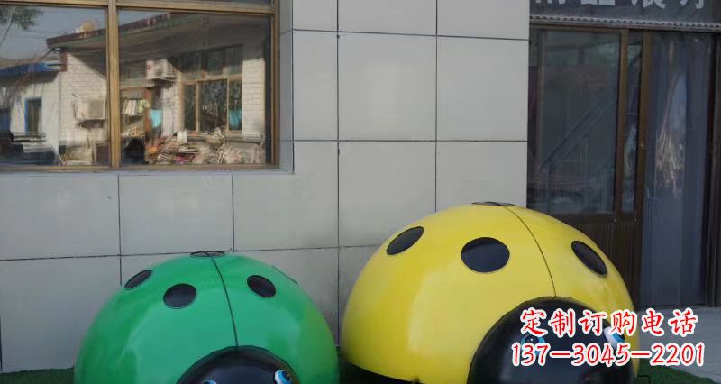 河源不锈钢瓢虫雕塑精致而富有艺术感