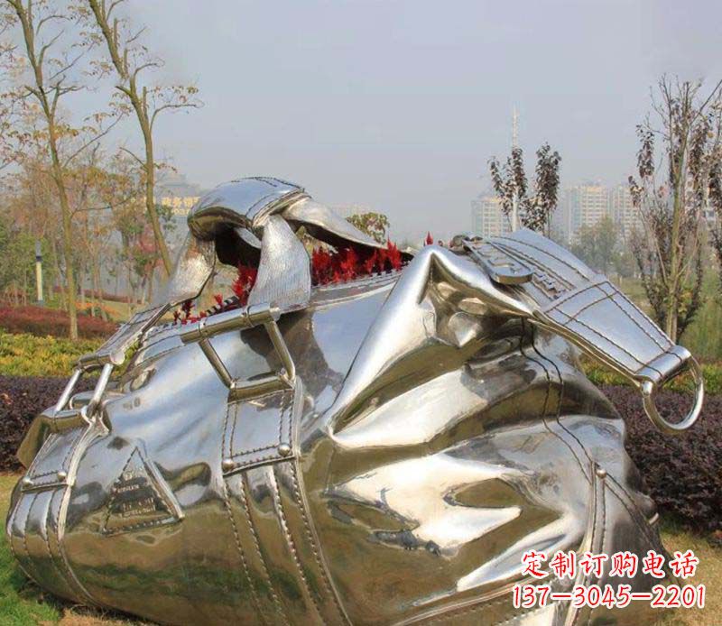 河源不锈钢手提包雕塑1