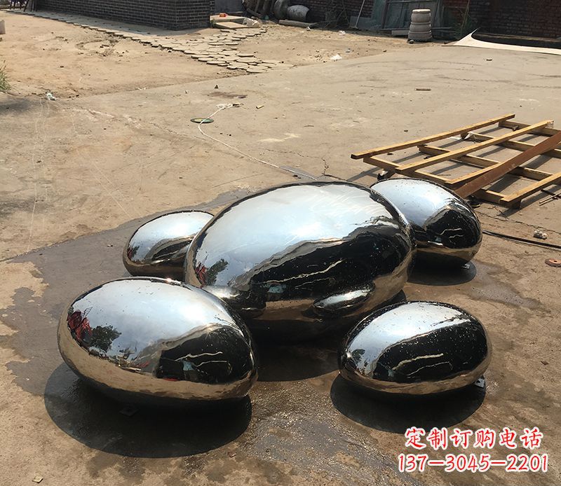河源不锈钢水滴雕塑给景观增添独特魅力