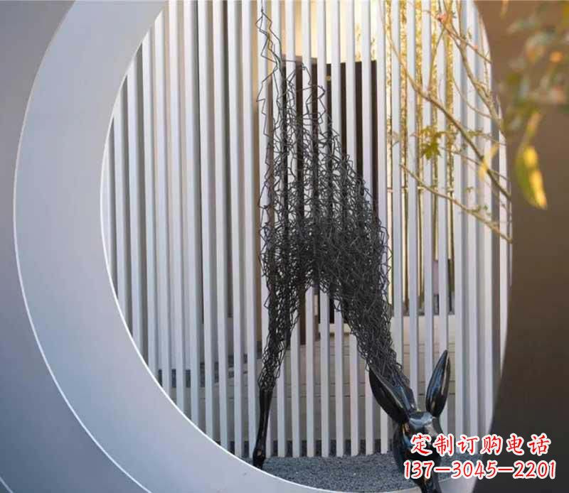 河源不锈钢小区的长颈鹿雕塑