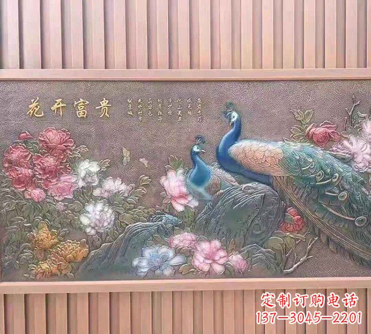 河源锻铜孔雀雕塑——精致而神奇的艺术品