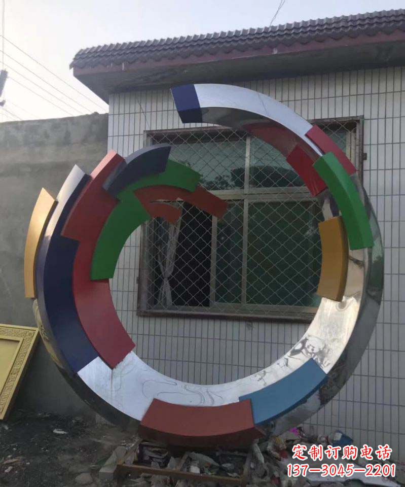 河源绚烂多彩的不锈钢圆环雕塑