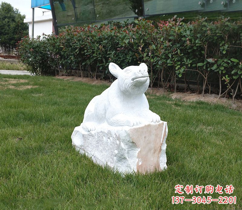 河源草丛之灵狗熊石雕