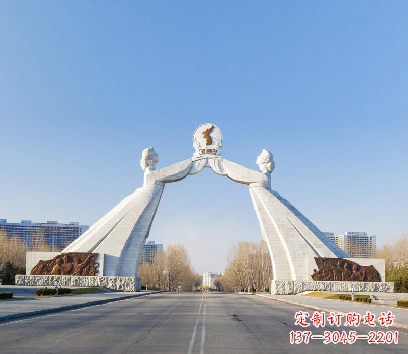 河源城市街道的拱门雕塑——让城市更加精彩