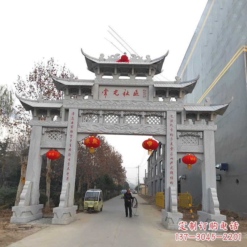 河源社区石雕牌坊传承中国传统文化