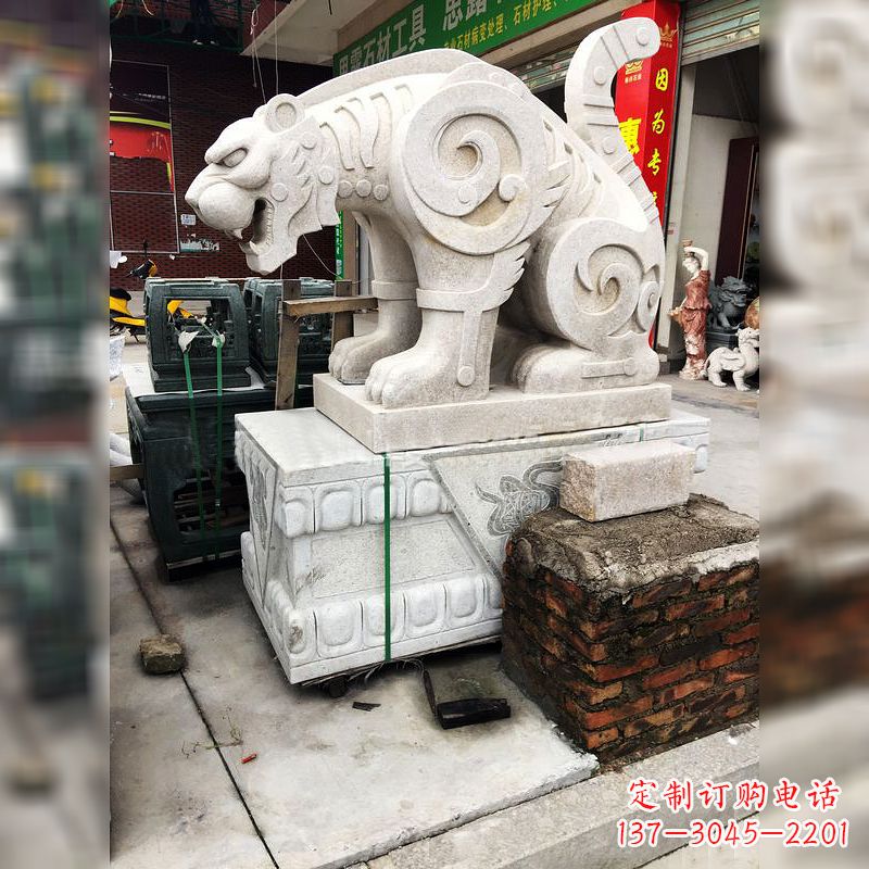 河源大理石广场大门上的精美豹子雕塑