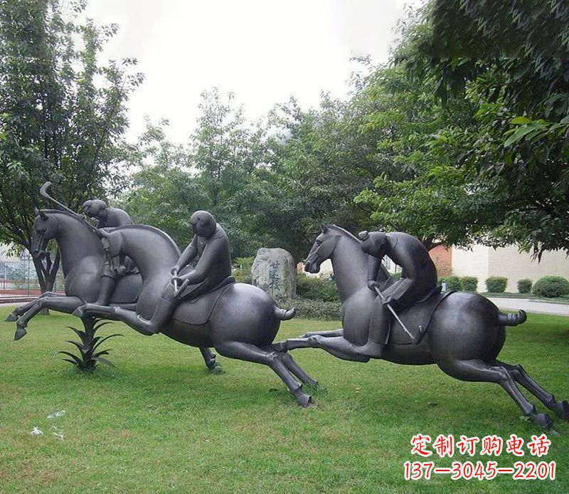 河源以骑马雕塑展示抽象人物
