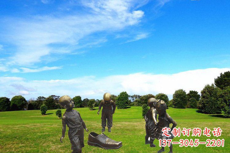 河源儿童雕塑借穿大鞋的儿童为灵感
