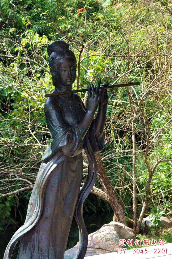 河源吹笛子的古代美女铜雕