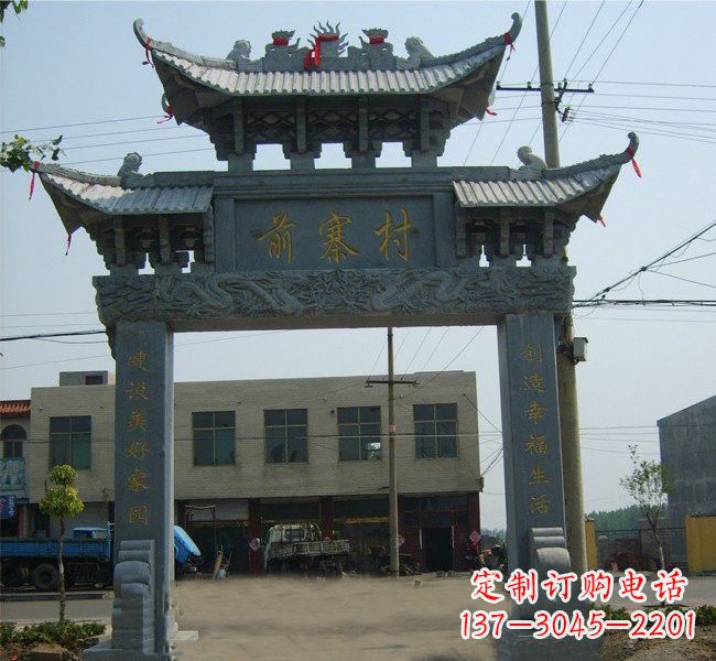 河源“古老的牌坊雕塑——传承着中华文明的瑰宝”