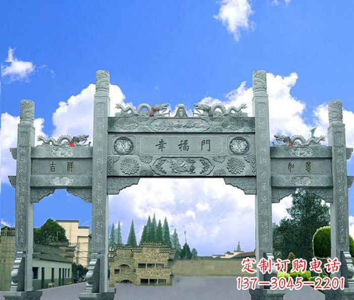 河源村庄三门牌坊的雕塑之美