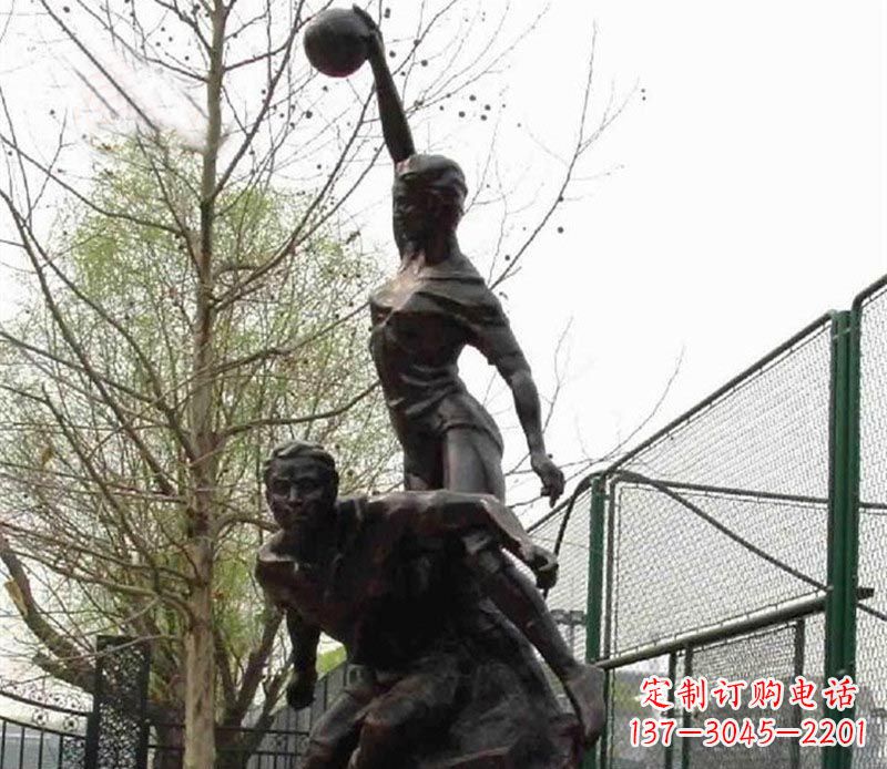 河源打篮球的运动员铜雕