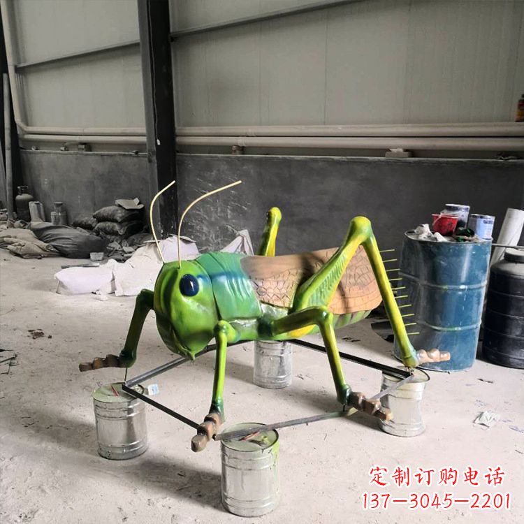 河源精致玻璃钢蝗虫雕塑